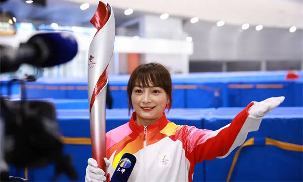 前自由式滑雪世界冠軍李妮娜親臨現(xiàn)場，傳播冰雪文化