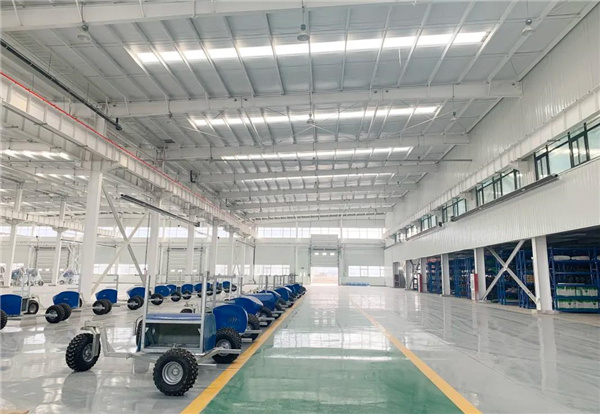 銘星冰雪天津工廠庫房內的室外造雪機