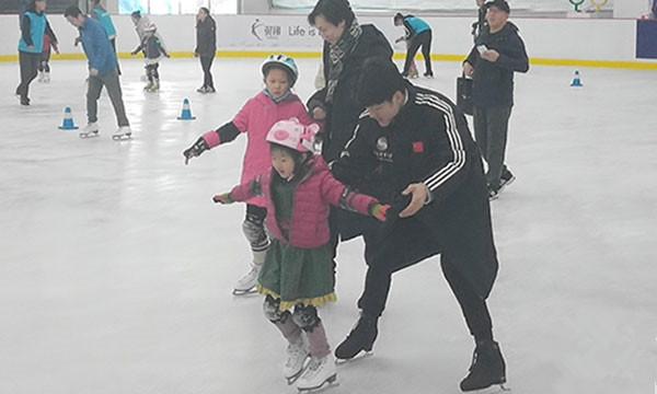 練習(xí)花樣滑冰都需要哪些護(hù)具？