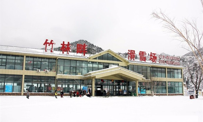 陜西西安藍(lán)田竹林畔滑雪場(chǎng)