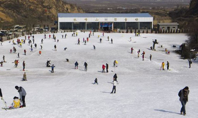 山西運(yùn)城孤峰山滑雪場(chǎng)