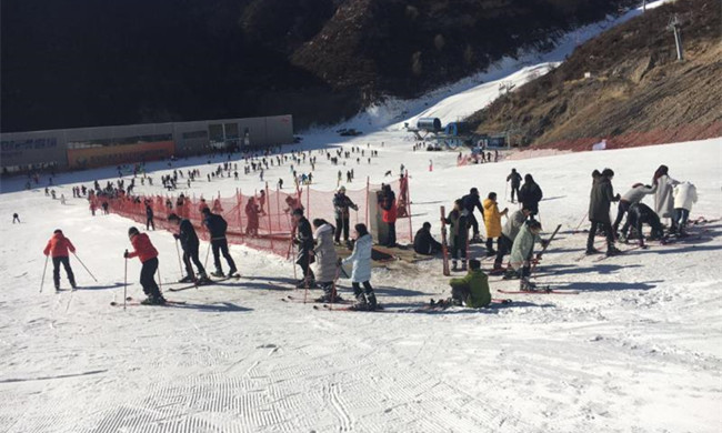 山西晉中烏金山李寧國際滑雪場