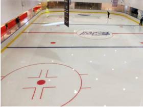 為什么滑冰場的冰不會融化？