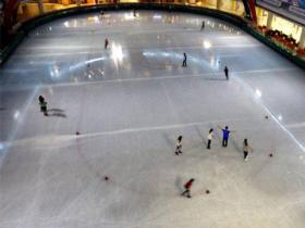 滑冰場是如何制冰的？