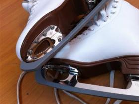 冰鞋冰刀刀刃很鋒利嗎？