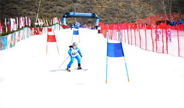 張家口市第五屆學(xué)生冰雪運動會比賽現(xiàn)場