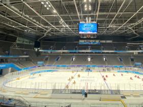 北京市機關(guān)青年走進冬奧場館，學(xué)做“冰雪文化介紹人”