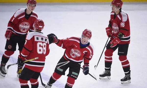 2021全國(guó)冰球錦標(biāo)賽激戰(zhàn)北京延慶3