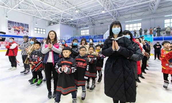 煙臺市首屆中小學冰球校際聯(lián)賽