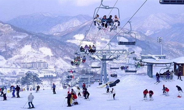 強(qiáng)國(guó)體育打造冰雪新定位 奧運(yùn)經(jīng)濟(jì)推動(dòng)產(chǎn)業(yè)新發(fā)展