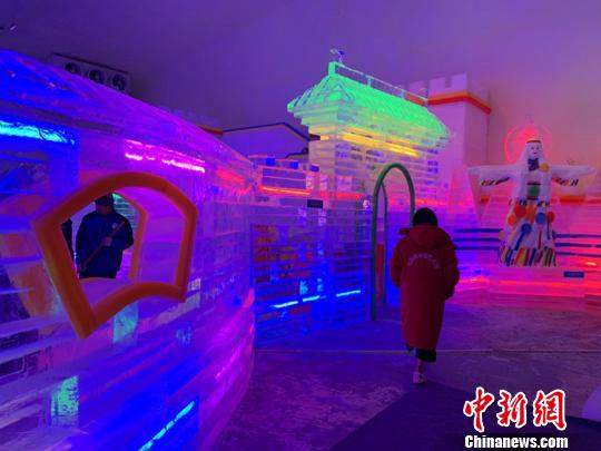 山西長治通天峽景區(qū)國際冰雕邀請賽開幕，七彩城冰雪藝術(shù)館正式開園迎客