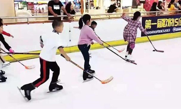  歐悅滑冰俱樂(lè)部（愛(ài)琴海購(gòu)物公園店）